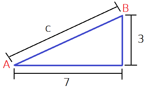 Triangle rectangle ABC avec les cathètes mesurant 7 et 3 et l'hypoténuse c